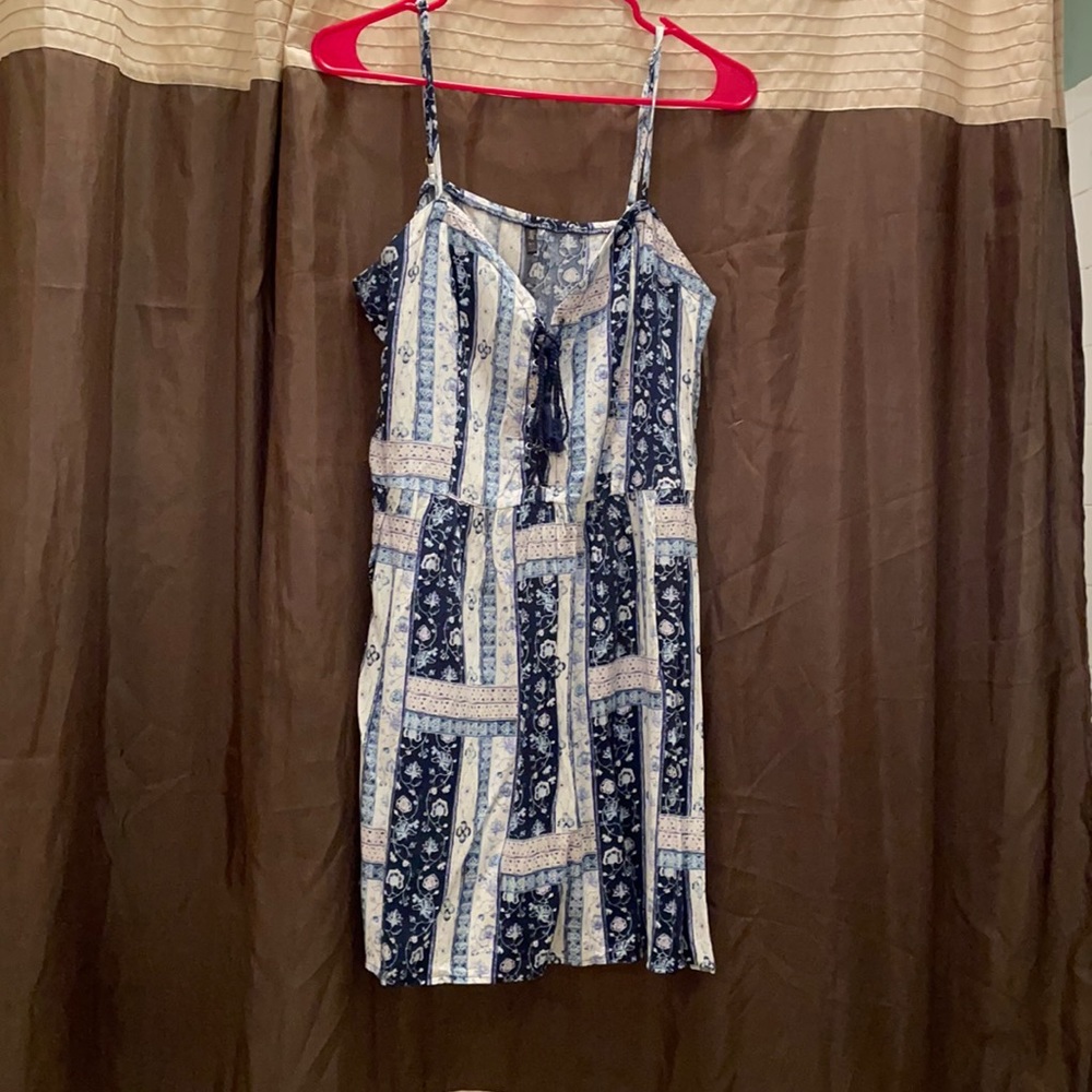 Blue and white summer dress. Sweetheart neckline.